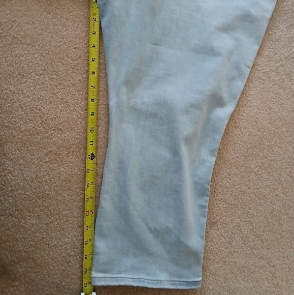 Torrid Women Sz 26 Cropped Jegging Light Blue Stretch Distressed Denim Pants - Picture 8 of 8